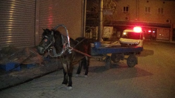 Devriye Gezen Polislerin Dur İkazına Uymayıp At Arabasını Bırakıp Gittiler