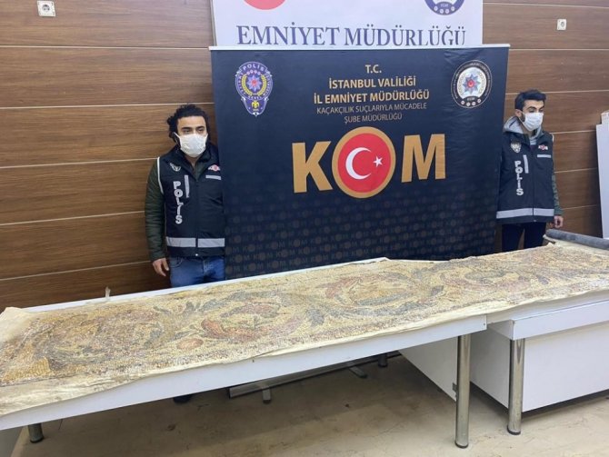 İstanbul’da Roma Dönemine Ait 3 Metre Uzunluğunda Mozaik Ele Geçirildi