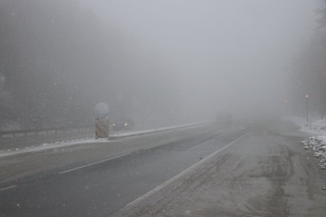 Bolu Dağı’nda Kar Yağışı Ve Yoğun Sis Etkili Oluyor