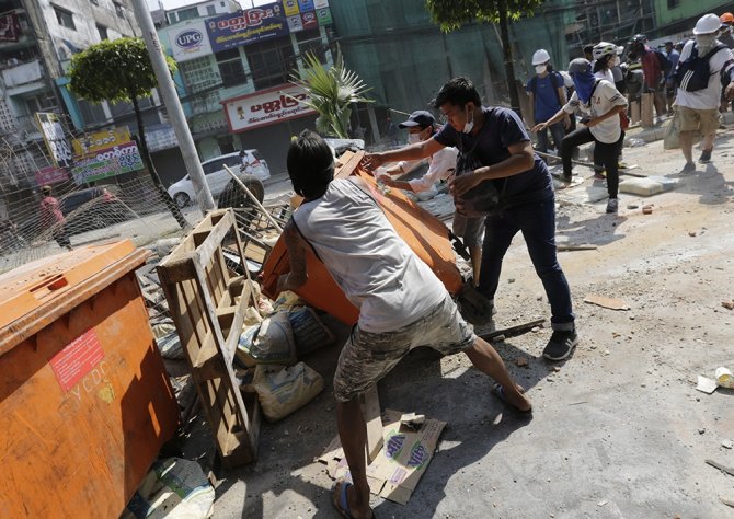 Bm: “Myanmar’daki Protestolarda En Az 18 Kişi Öldürüldü”