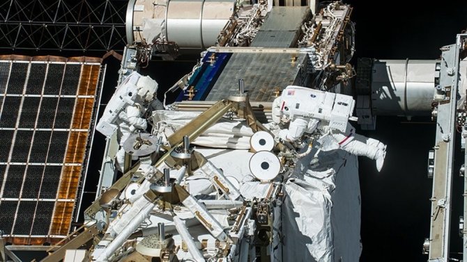Iss’deki Nasa Astronotları Uzay Yürüyüşüne Çıktı