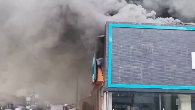 Ataşehir’deki Fabrika Yangınından İşçi Son Anda Böyle Kurtuldu