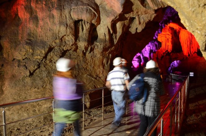 29 Yıldır Mağaraların Gizemli Dünyasını Araştırıyor