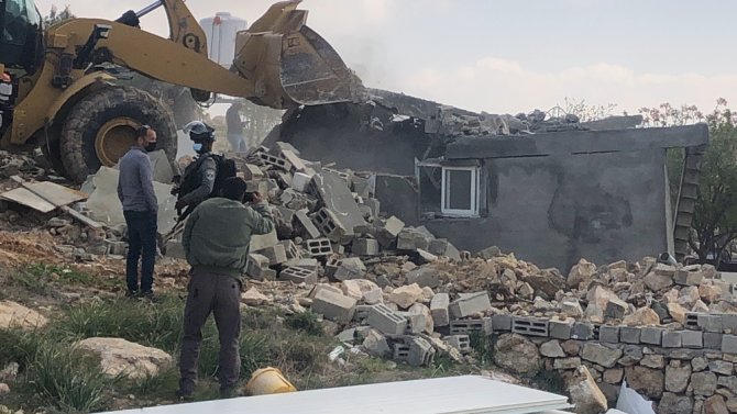 İsrail Güçleri Filistinlilere Ait 3 Evi Yıktı