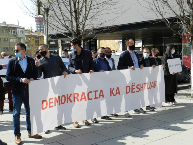 Kosova’da Azınlık Topluluklardan Seçim Protestosu