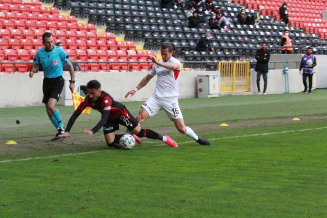Süper Lig: Gaziantep Fk: 0 - Gençlerbirliği: 1 (İlk Yarı)