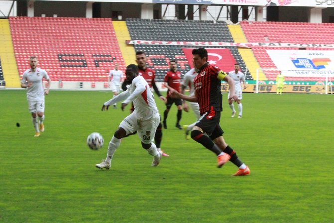 Süper Lig: Gaziantep Fk: 0 - Gençlerbirliği: 1 (İlk Yarı)