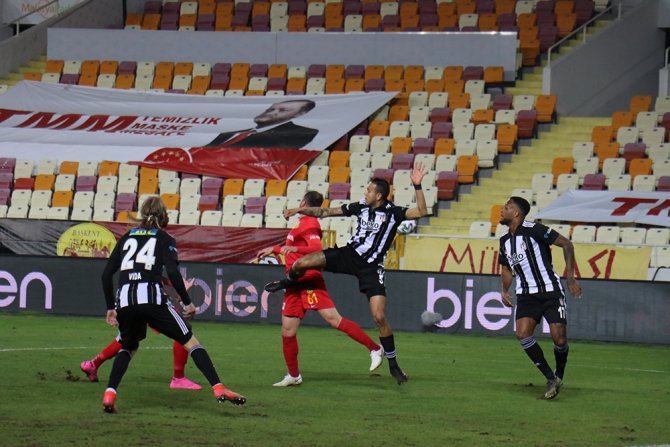 Süper Lig: Yeni Malatyaspor: 0 - Beşiktaş: 0 (İlk Yarı)