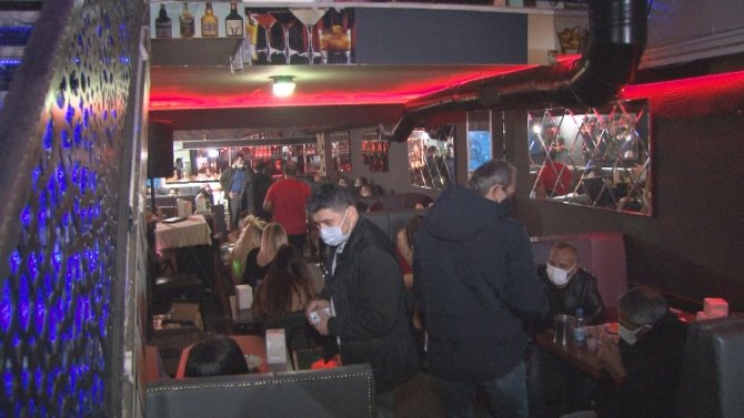 İzmir’de ‘Kades’ İhbarı İle Gece Kulübüne Polis Baskını