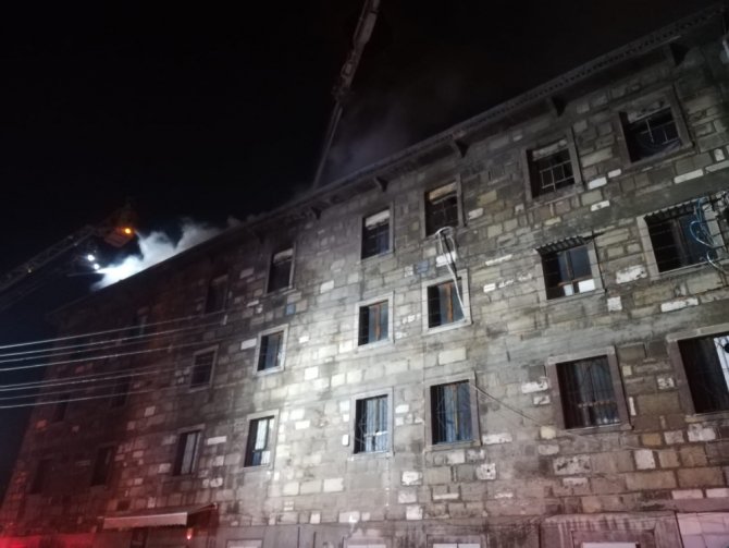İzmir’de 4 Katlı Tekstil Atölyesinde Yangın