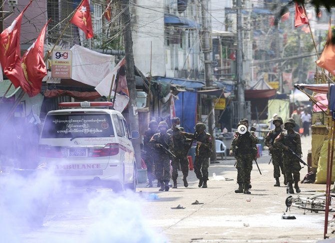 Myanmar’da Polis, Protestoculara Ateş Açtı: 6 Ölü