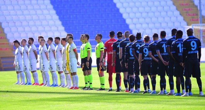 Süper Lig: Kasımpaşa: 1 - Trabzonspor: 1 (İlk Yarı)