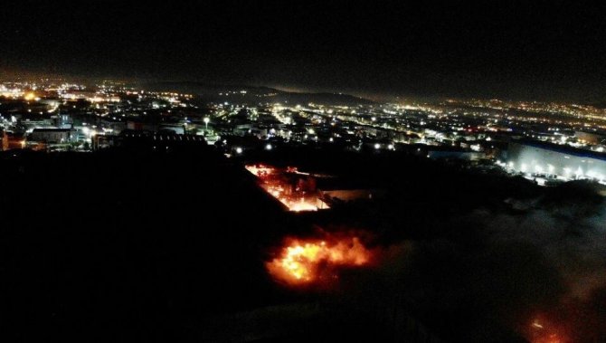 Tuzla’da Yangın Çıkan Fabrika Havadan Görüntülendi