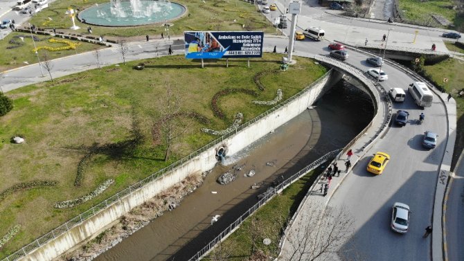 Esenyurt’ta Haramidere Kanalına Karışan Fabrika Atıkları Su Çevreyi Kirletiyor