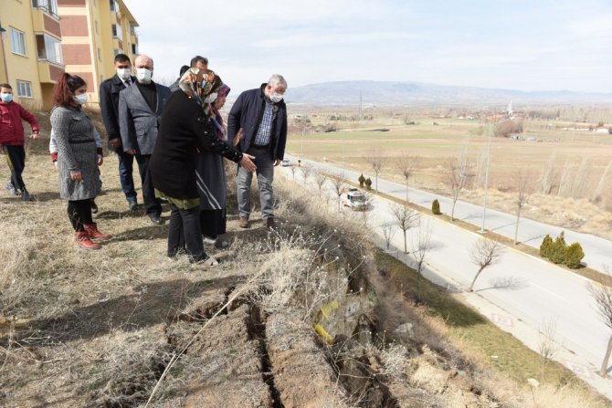 Çorum’da Toprak Kayması Nedeniyle 3 Bina Tahliye Edildi