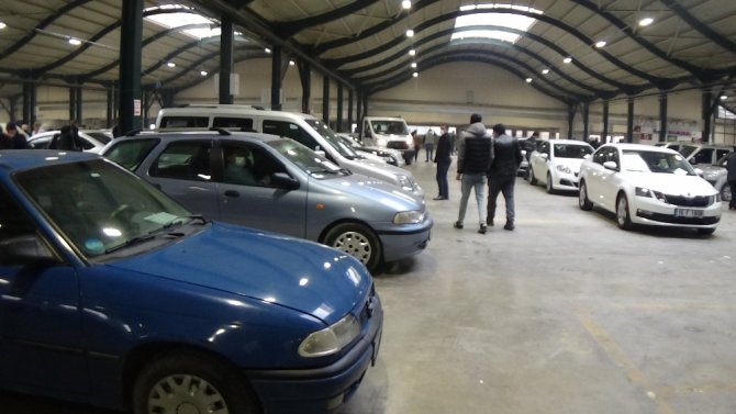 Aylar Sonra İkinci El Oto Pazarı Açıldı