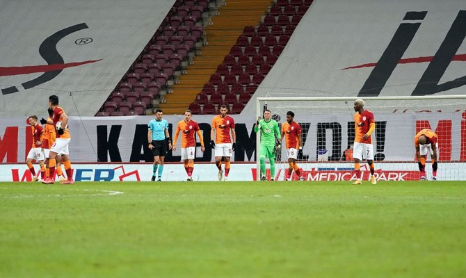 Süper Lig: Galatasaray: 1 - Dg Sivasspor: 2 (İlk Yarı)