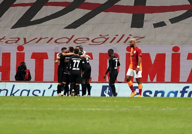 Süper Lig: Galatasaray: 1 - Dg Sivasspor: 2 (İlk Yarı)