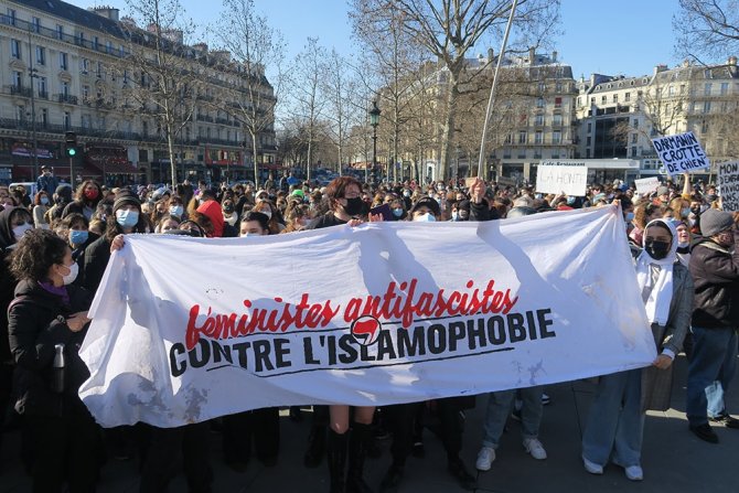 Fransa’da Kadınlardan 8 Mart Kutlaması