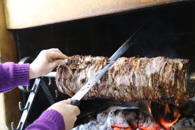 Artvin’de Dönere Kadın Eli Değdi