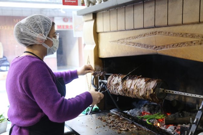 Artvin’de Dönere Kadın Eli Değdi