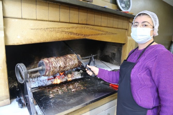 Artvin’de Dönere Kadın Eli Değdi