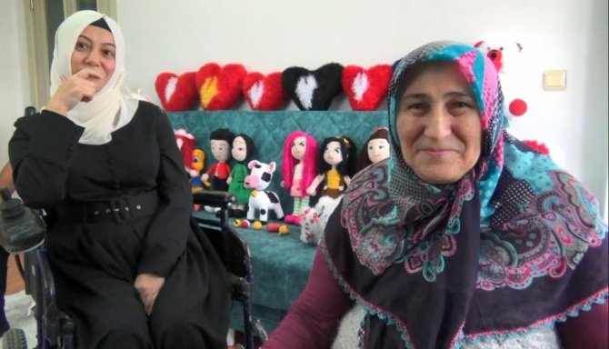 Ömrünü Engelli Çocuklarına Adadı