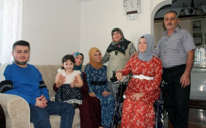 Ömrünü Engelli Çocuklarına Adadı