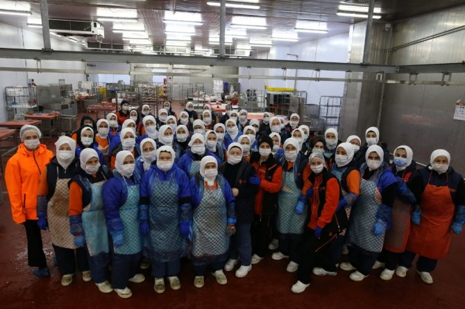 400 Kadın Kasap Her Gün 150 Ton Et İşliyor