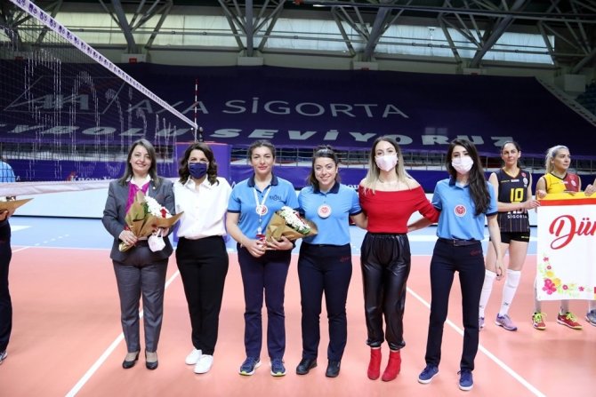 Kadınlar Axa Kupa Voley’de İlk Finalist Vakıfbank Oldu