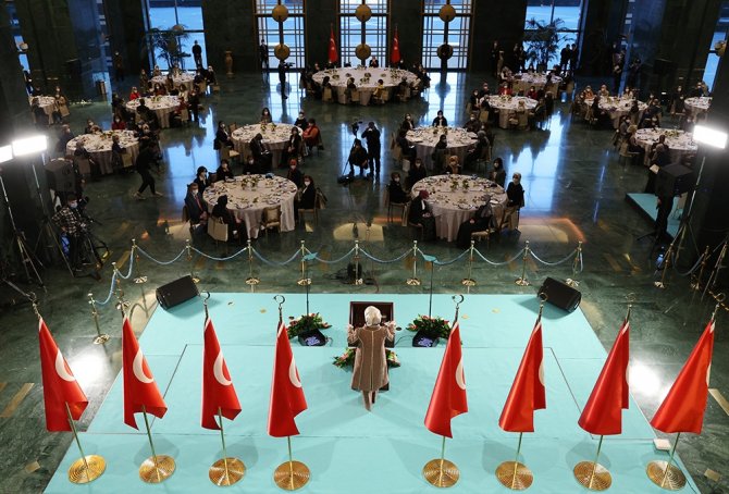 Cumhurbaşkanı Erdoğan Ve Eşi Emine Erdoğan Sağlık Ve Sosyal Hizmet Çalışanı Kadınlarla Bir Araya Geldi