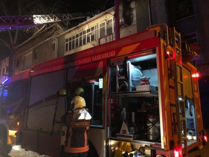 Ankara’da Mobilya Atölyesinde Yangın Çıktı