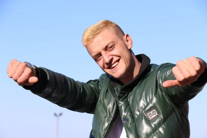 Mesut Özil’e Benzerliği İle Dikkat Çeken Genç: "Onunla Gurur Duyuyorum”