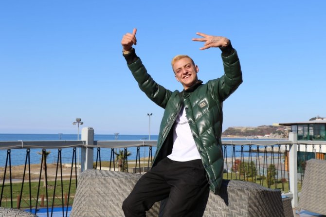 Mesut Özil’e Benzerliği İle Dikkat Çeken Genç: "Onunla Gurur Duyuyorum”