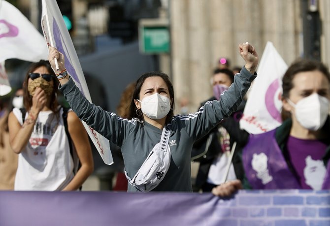 İspanya’da Dünya Kadınlar Günü Gösterisine Biber Gazlı Saldırı: 5 Yaralı