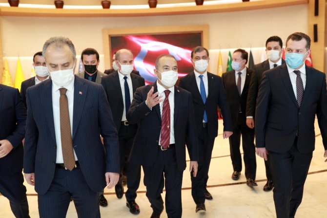 Muhittin Böcek: “ Sporun Siyaseti Olmaz”