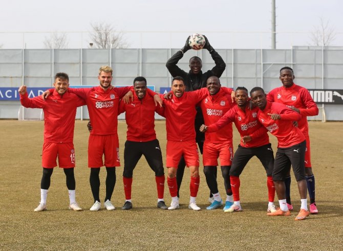 Sivasspor’da Karagümrük Mesaisi Sürüyor