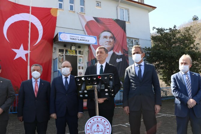Bakan Selçuk Türkiye’de Pandeminin İlk Bir Yılını Değerlendirdi