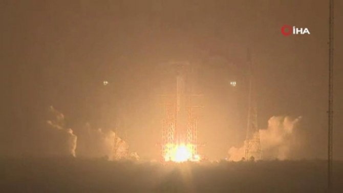 Çin, İkinci Denemede Long March 7a Roketini Başarıyla Uzaya Fırlattı