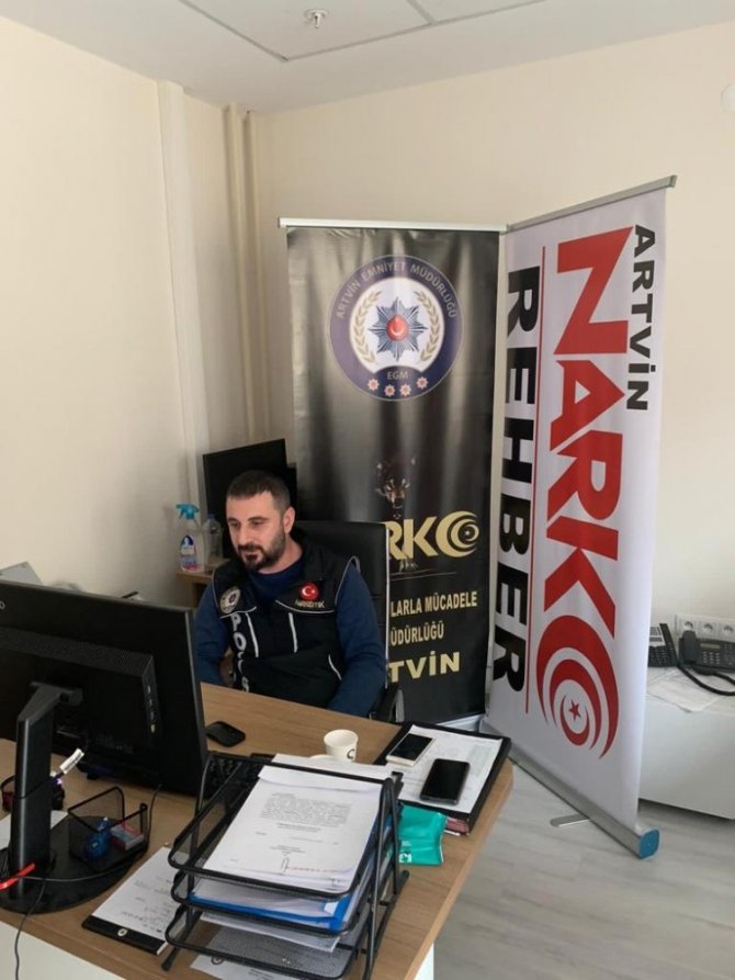 Artvin’de Narkotik Polisleri, ’En İyi Narkotik Polisi: Anne’ Projesini Din Görevlilerine Anlattı