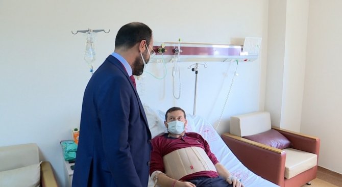 Karnındaki Şişlik Şikayeti İle Hastaneye Geldi, 21 Kiloluk Tümörü Görünce Şaşkınlık Yaşadı