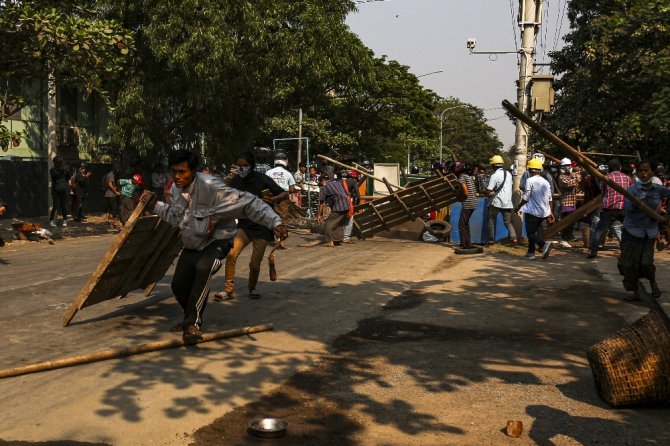 Myanmar’da Darbeciler 1 Protestocuyu Daha Öldürdü