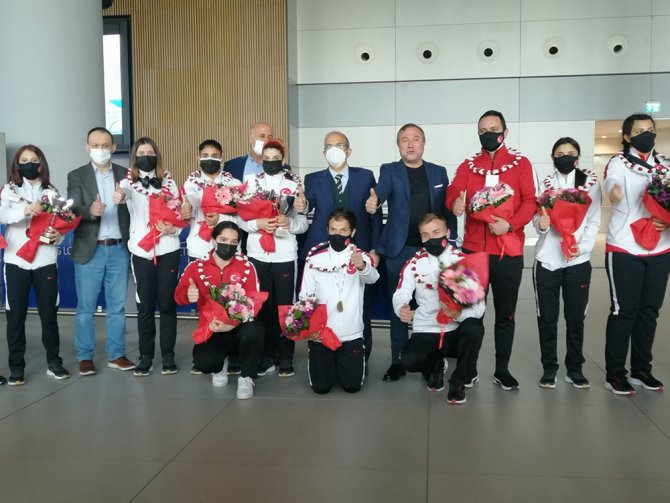 Avrupa Şampiyonu Özel Sporcular Yurda Döndü