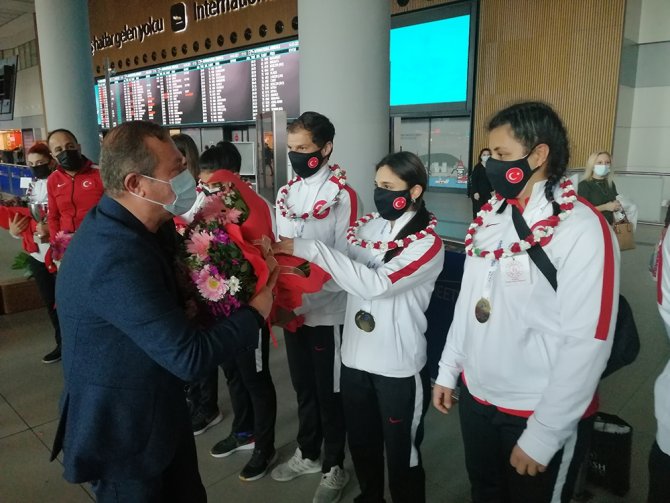 Avrupa Şampiyonu Özel Sporcular Yurda Döndü