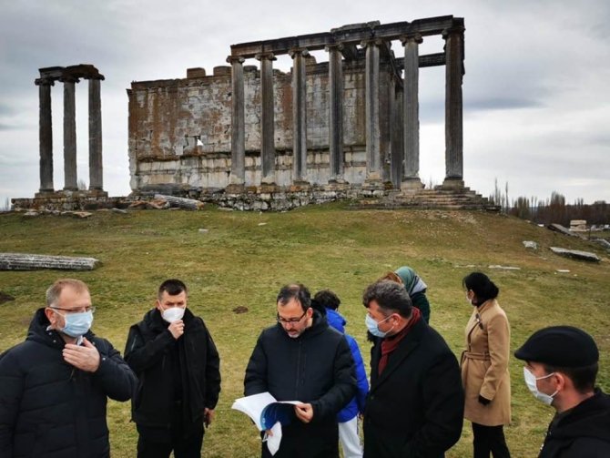Bakan Kasapoğlu Aizanoi Antik Kenti’ni Ziyaret Etti