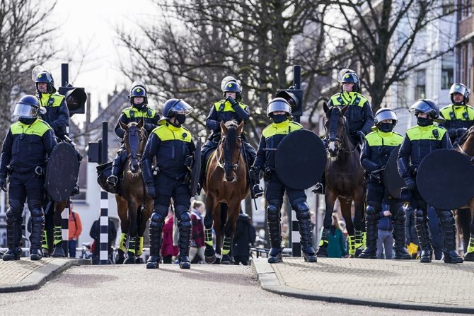 Hollanda’da Genel Seçim Öncesi Hükümet Karşıtı Protesto