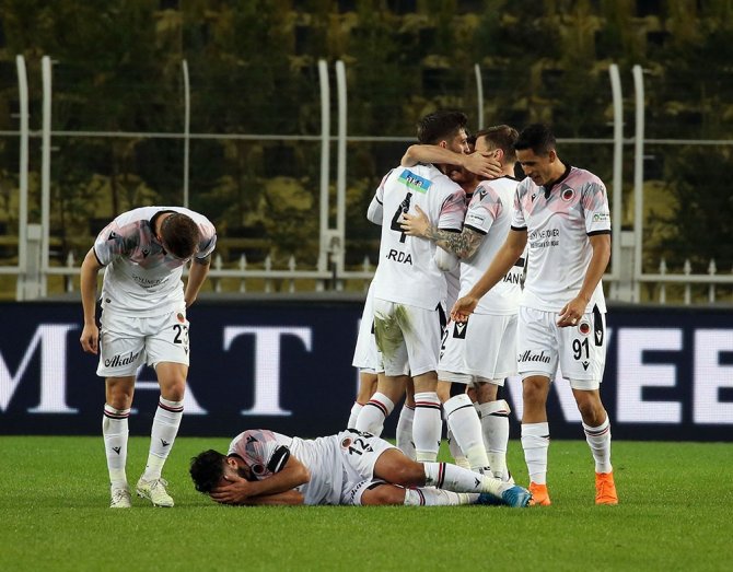 Süper Lig: Fenerbahçe: 1 - Gençlerbirliği: 2 (Maç Sonucu)