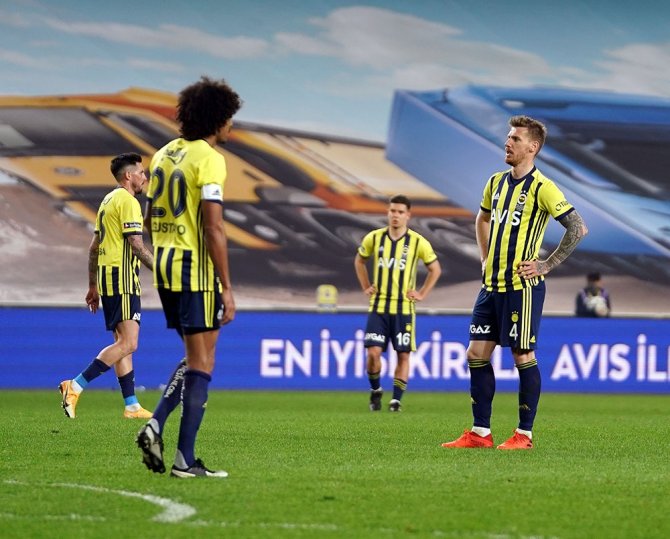Süper Lig: Fenerbahçe: 1 - Gençlerbirliği: 2 (Maç Sonucu)