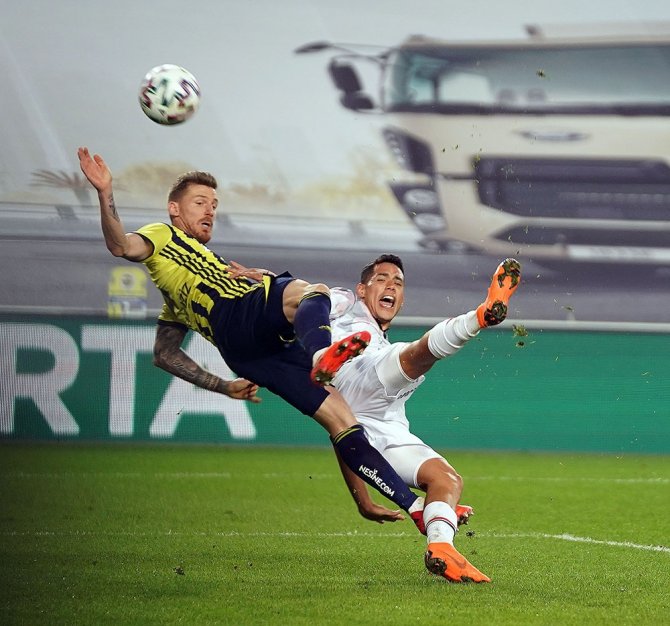 Süper Lig: Fenerbahçe: 1 - Gençlerbirliği: 2 (Maç Sonucu)