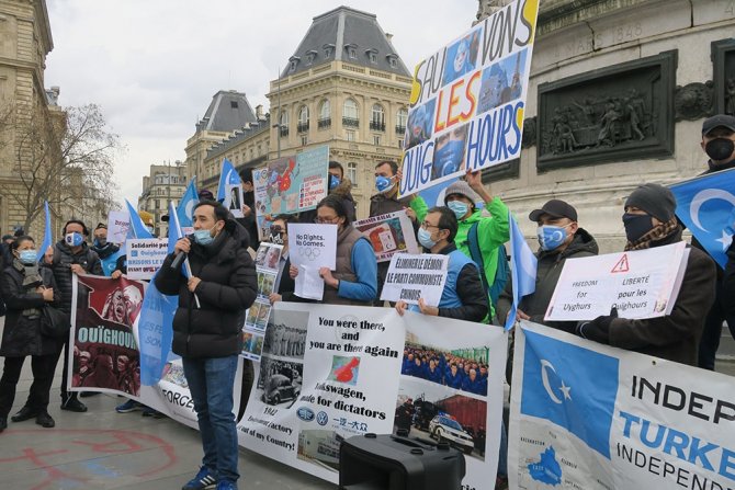 Fransa’da Uygur Türklerine Destek Protestosu